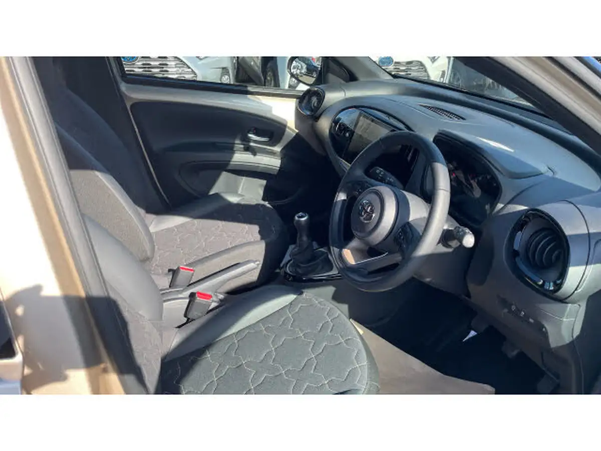 2024-toyota-aygo-x-10-vvt-i-exclusive-big-10