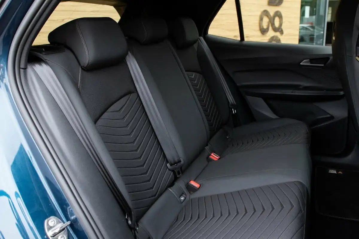 2022-cupra-born-e-v2-204ps-58kwh-big-33