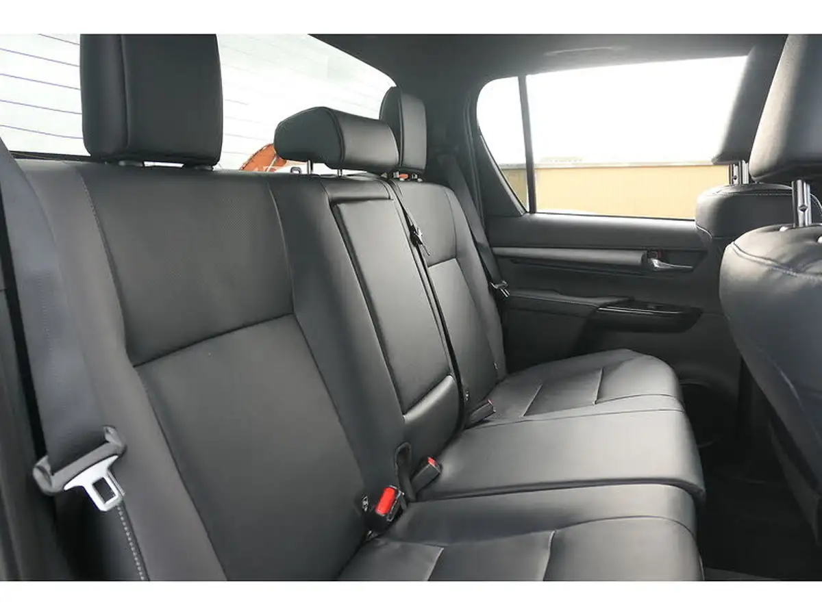 2025-isuzu-d-max-19td-v-cross-big-17