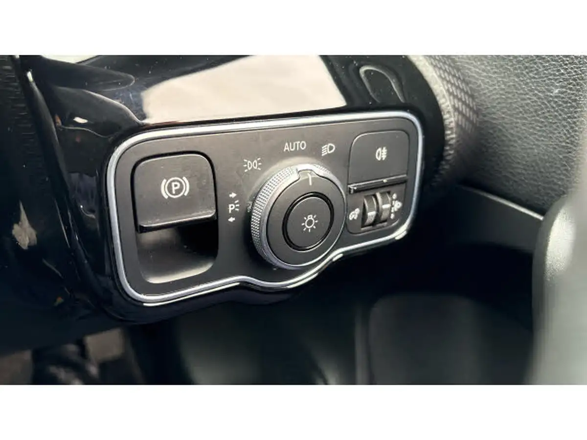2021-mercedes-benz-a-class-13-a180-se-7g-dct-big-23