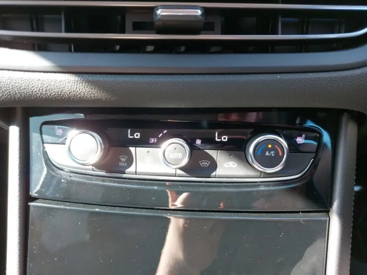 2022-vauxhall-grandland-12-ultimate-auto-big-17
