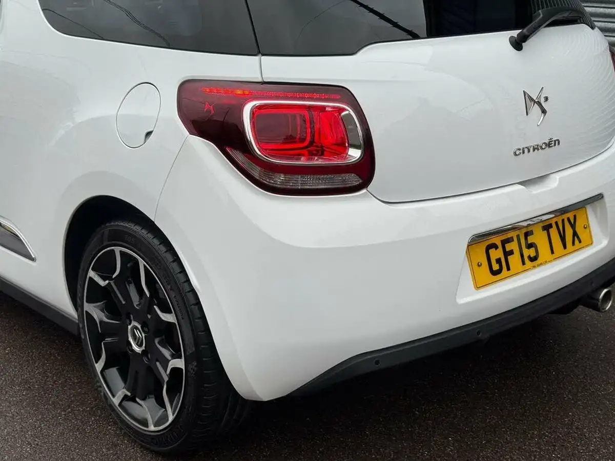2015-citroen-ds3-12-dstyle-plus-big-43