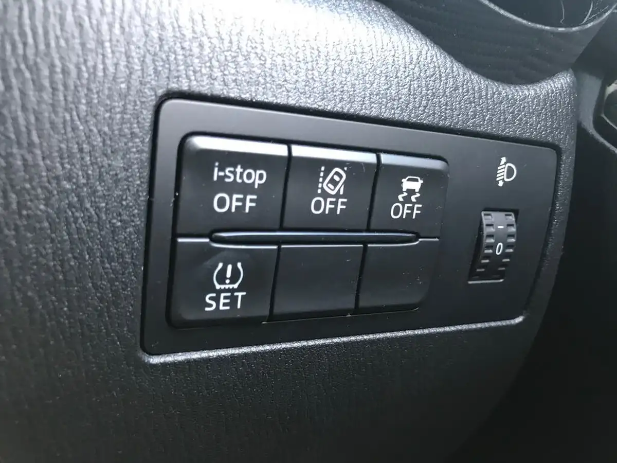 2019-mazda-mazda2-15-sport-nav-big-19