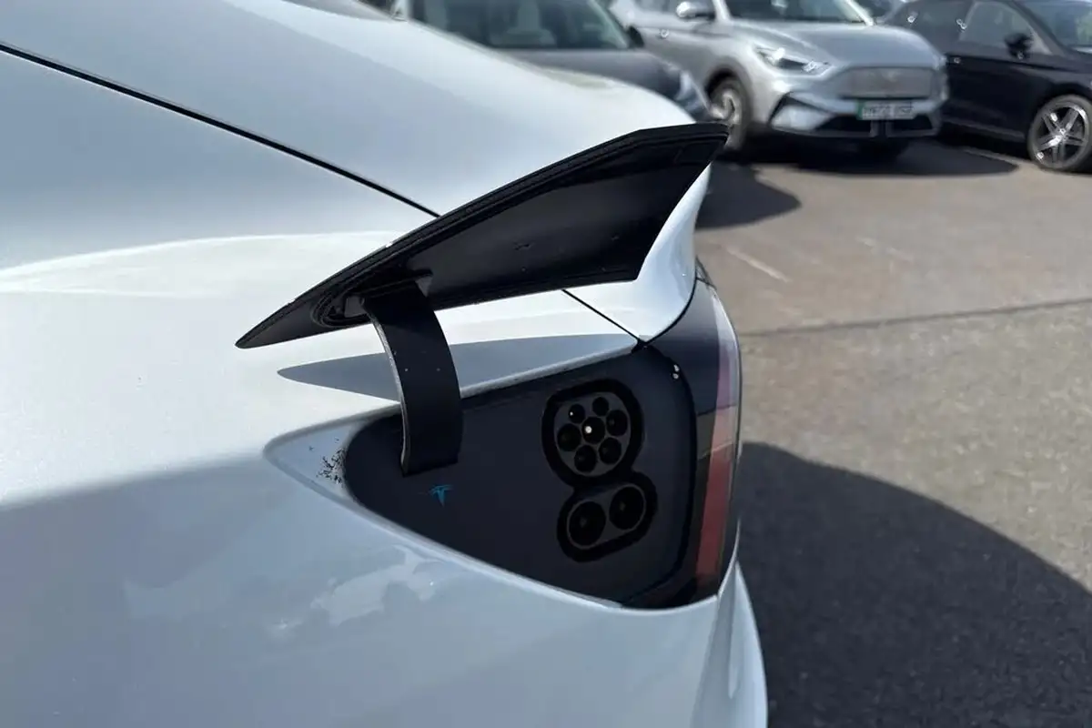 2019-tesla-model-3-e-standard-plus-big-37