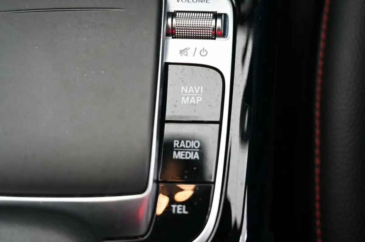 2019-mercedes-benz-a-class-13-a180-amg-line-hatchback-5d-big-28