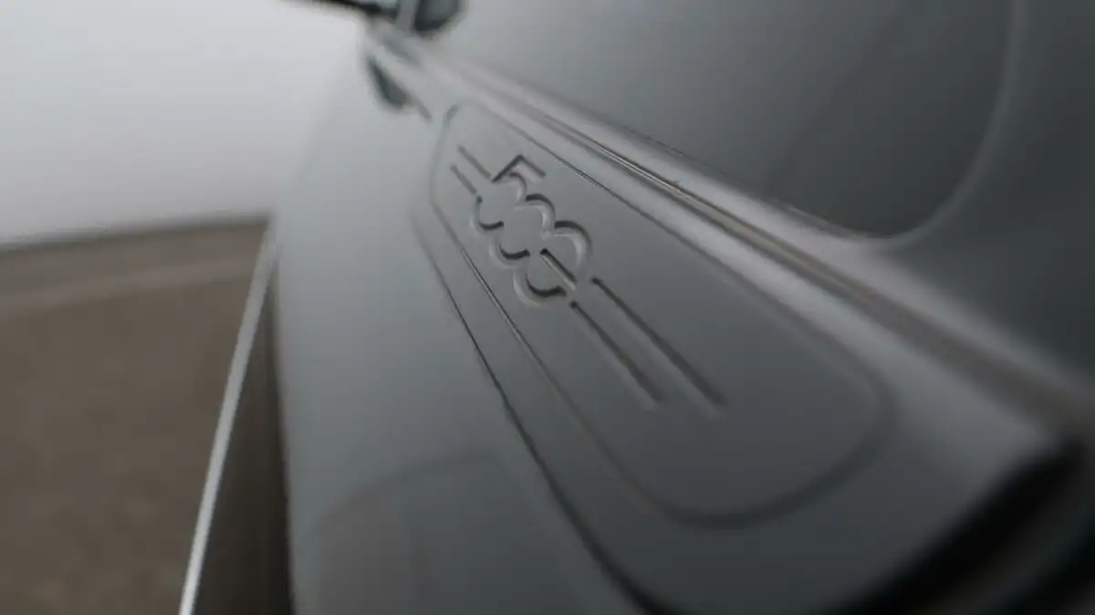 2021-fiat-500c-e-icon-big-21