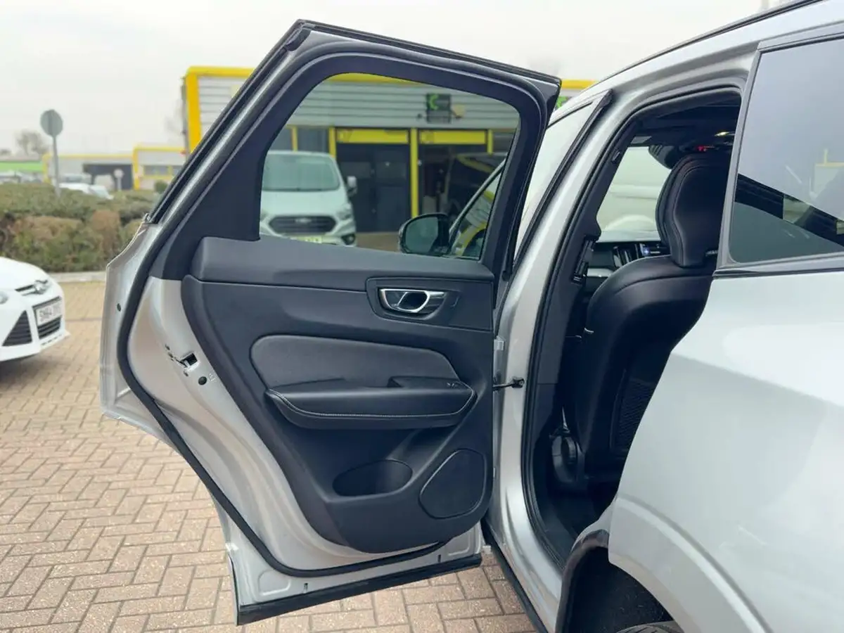2021-volvo-xc60-20-b6-r-design-big-34