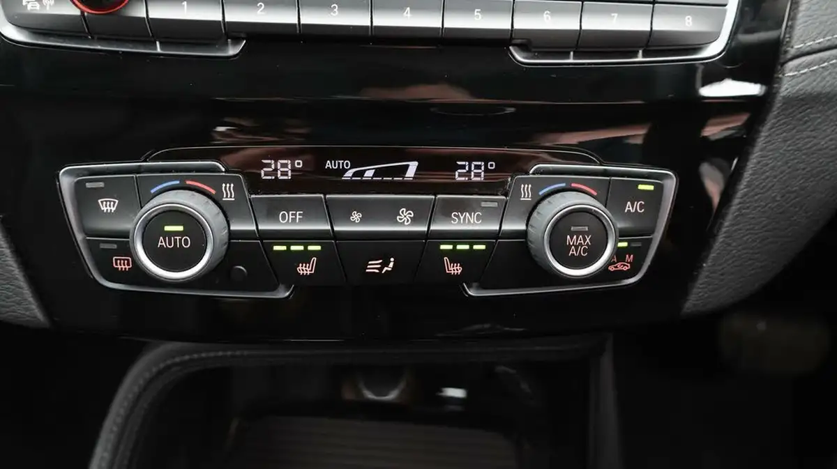 2022-bmw-x1-20-sdrive20i-xline-big-12