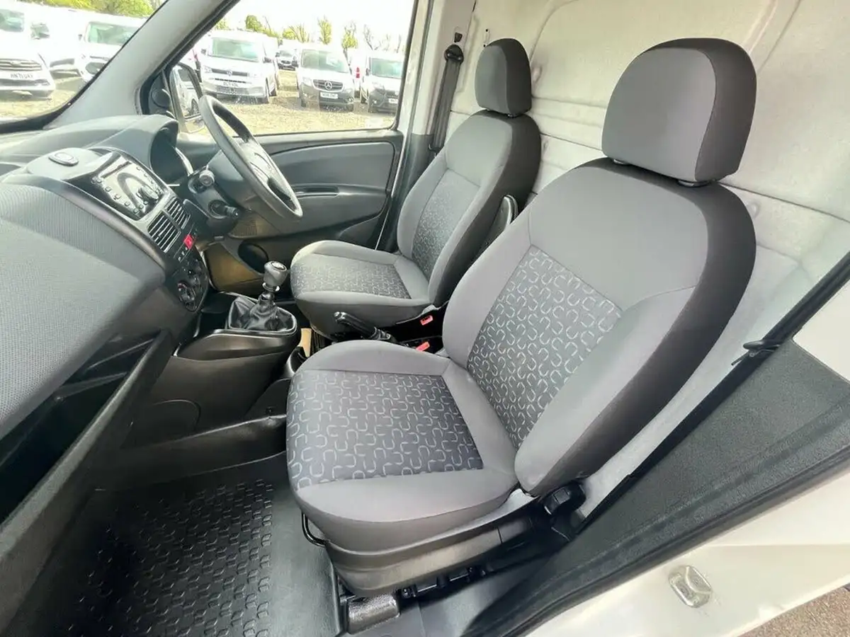 2021-fiat-doblo-cargo-16td-l2h1-maxi-tecnico-120bhpeu6dt-panel-van-big-12
