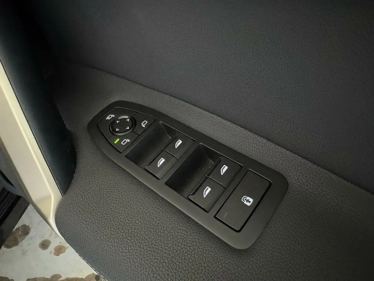 2022-bmw-ix-e-xdrive-50-m-sport-big-21
