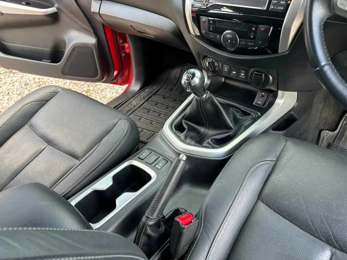 2017-nissan-navara-23dci-tekna-big-16