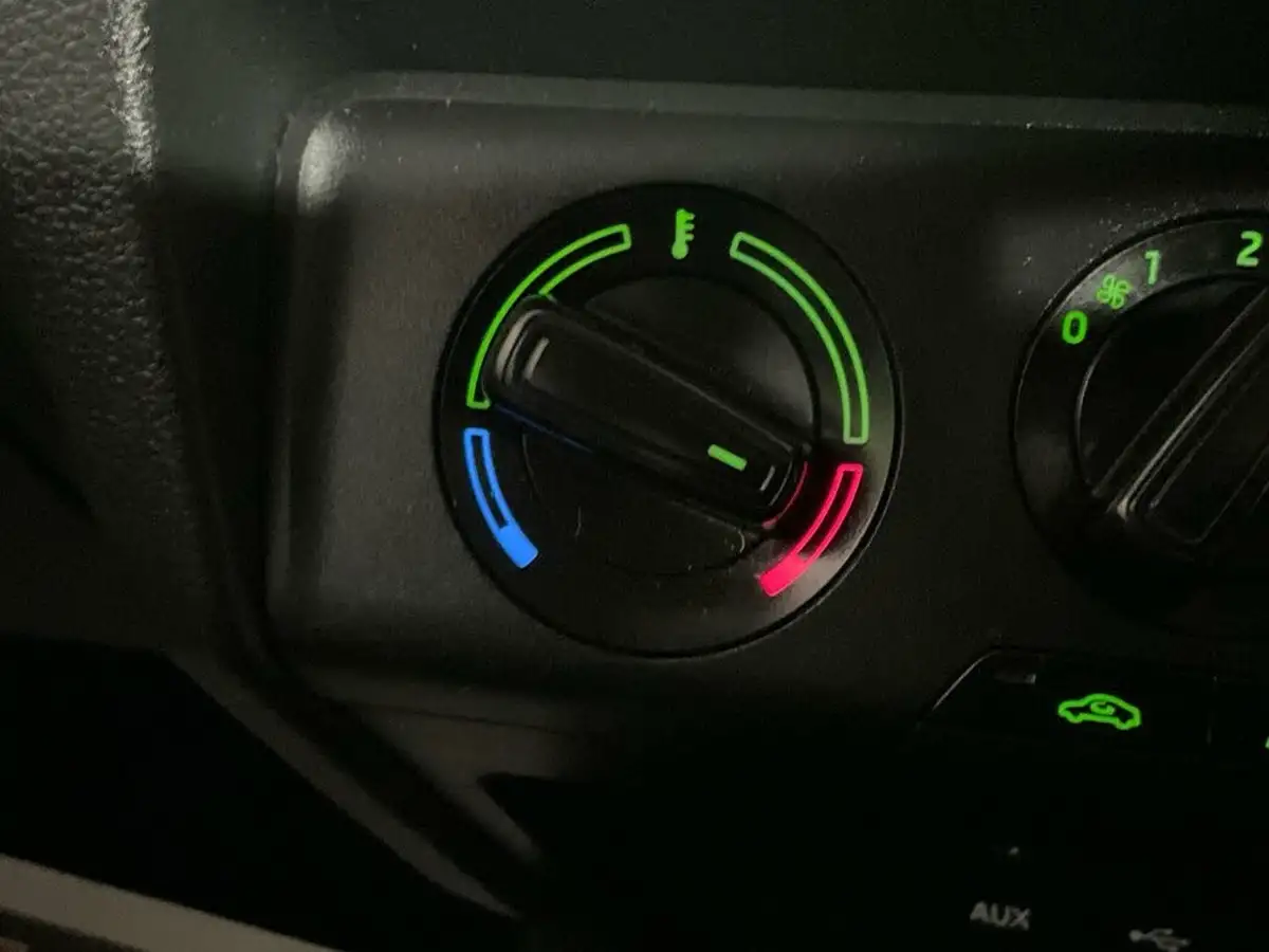 2016-skoda-fabia-12-tsi-colour-edition-big-46