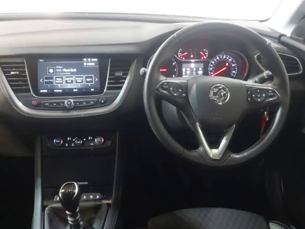 2020-vauxhall-grandland-x-12-sri-nav-big-6