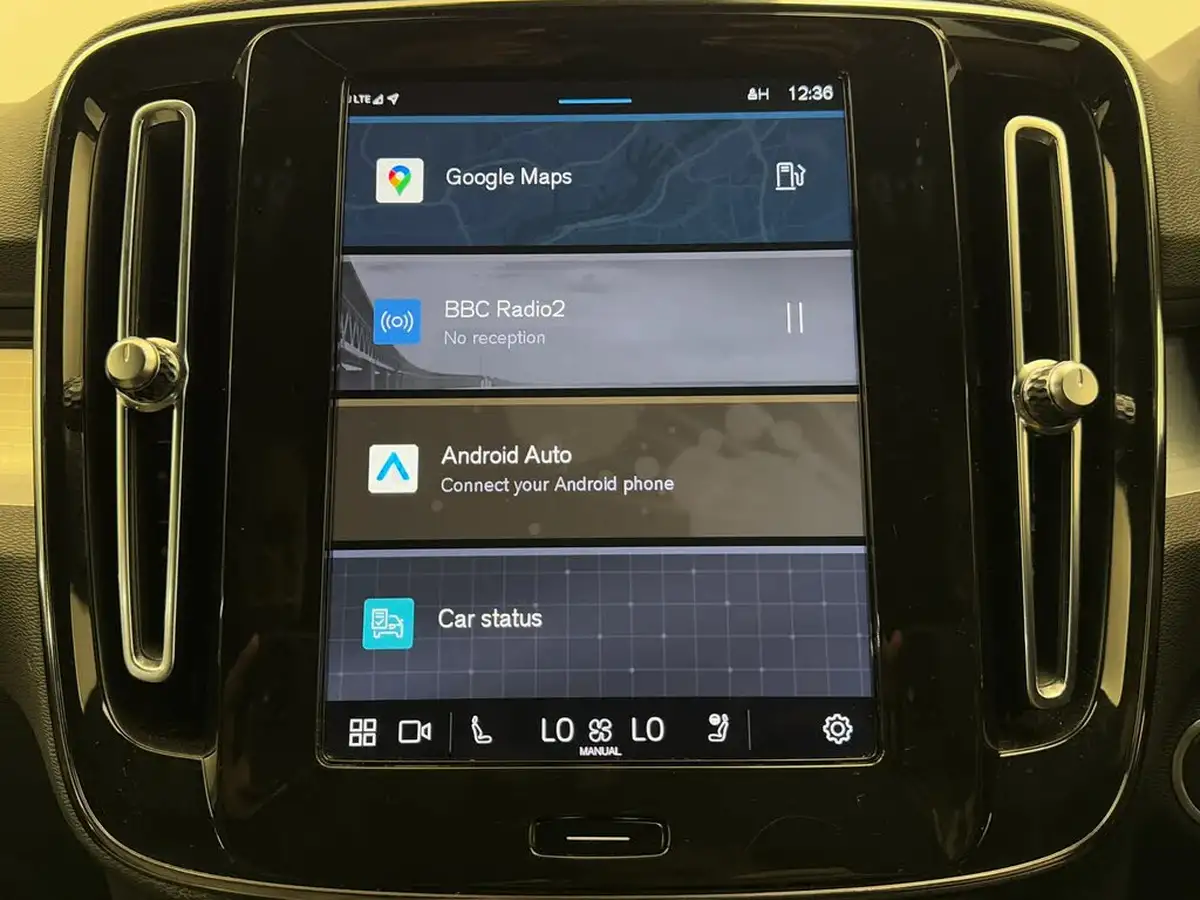 2023-volvo-xc40-20-b3-plus-big-24