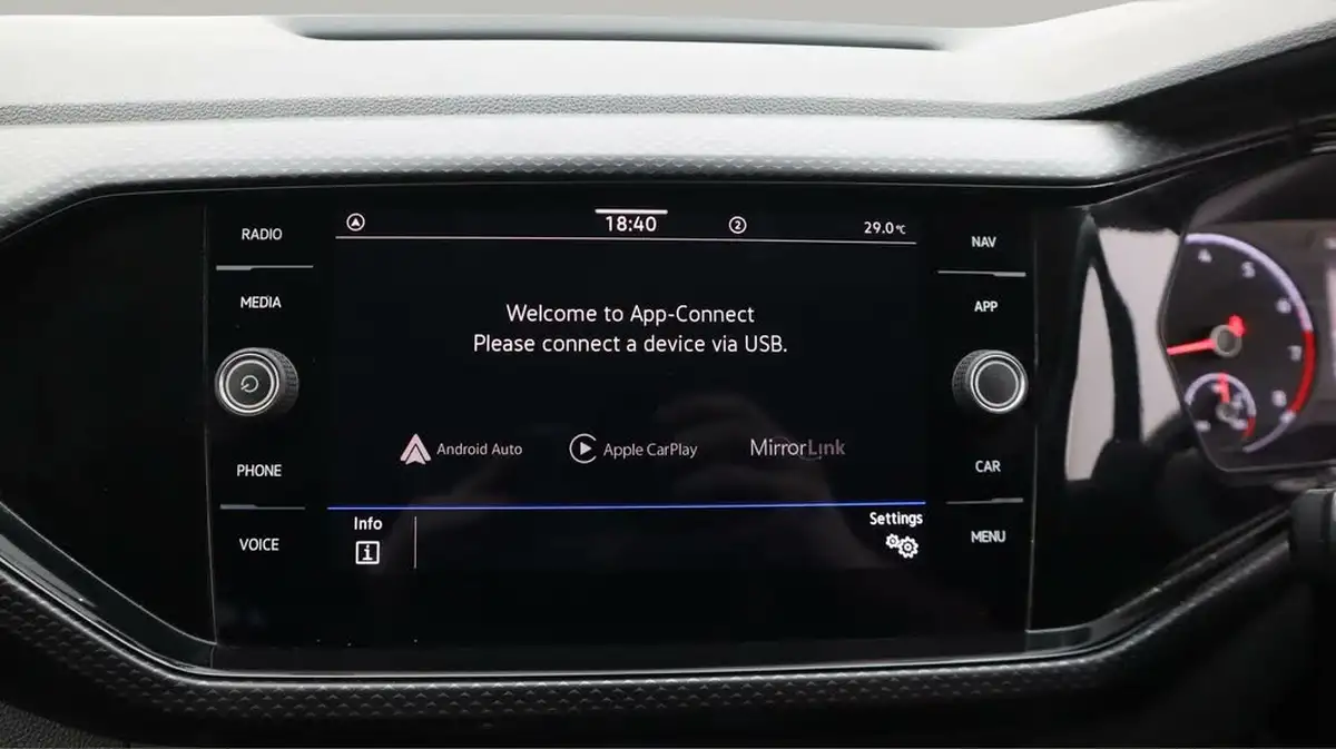 2021-volkswagen-t-cross-big-23