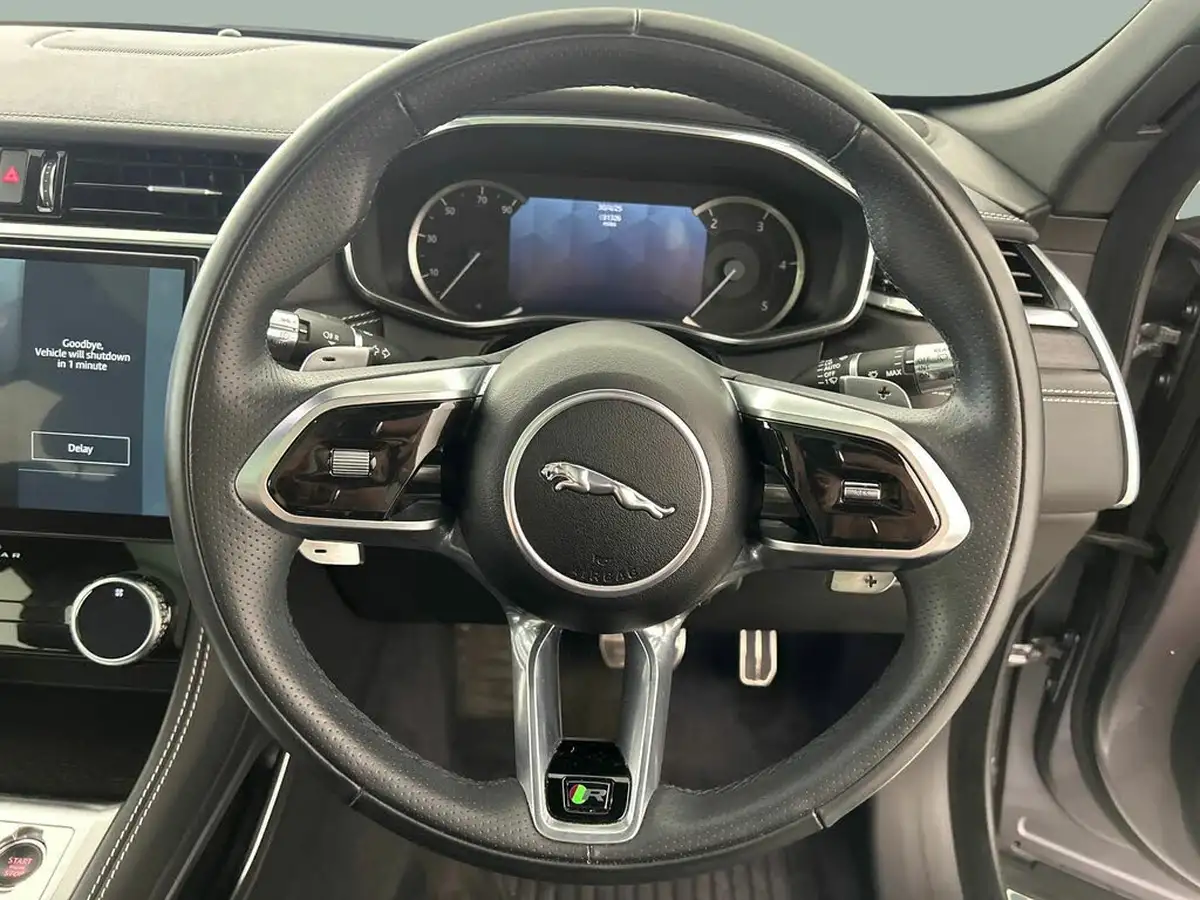 2022-jaguar-f-pace-20-d200-r-dynamic-black-big-25