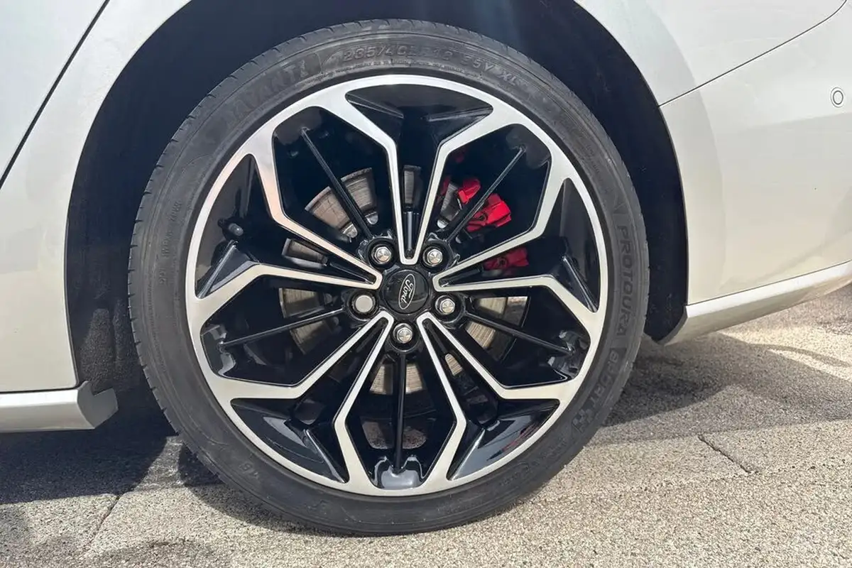 2019-ford-focus-20-st-line-x-estate-auto-big-11