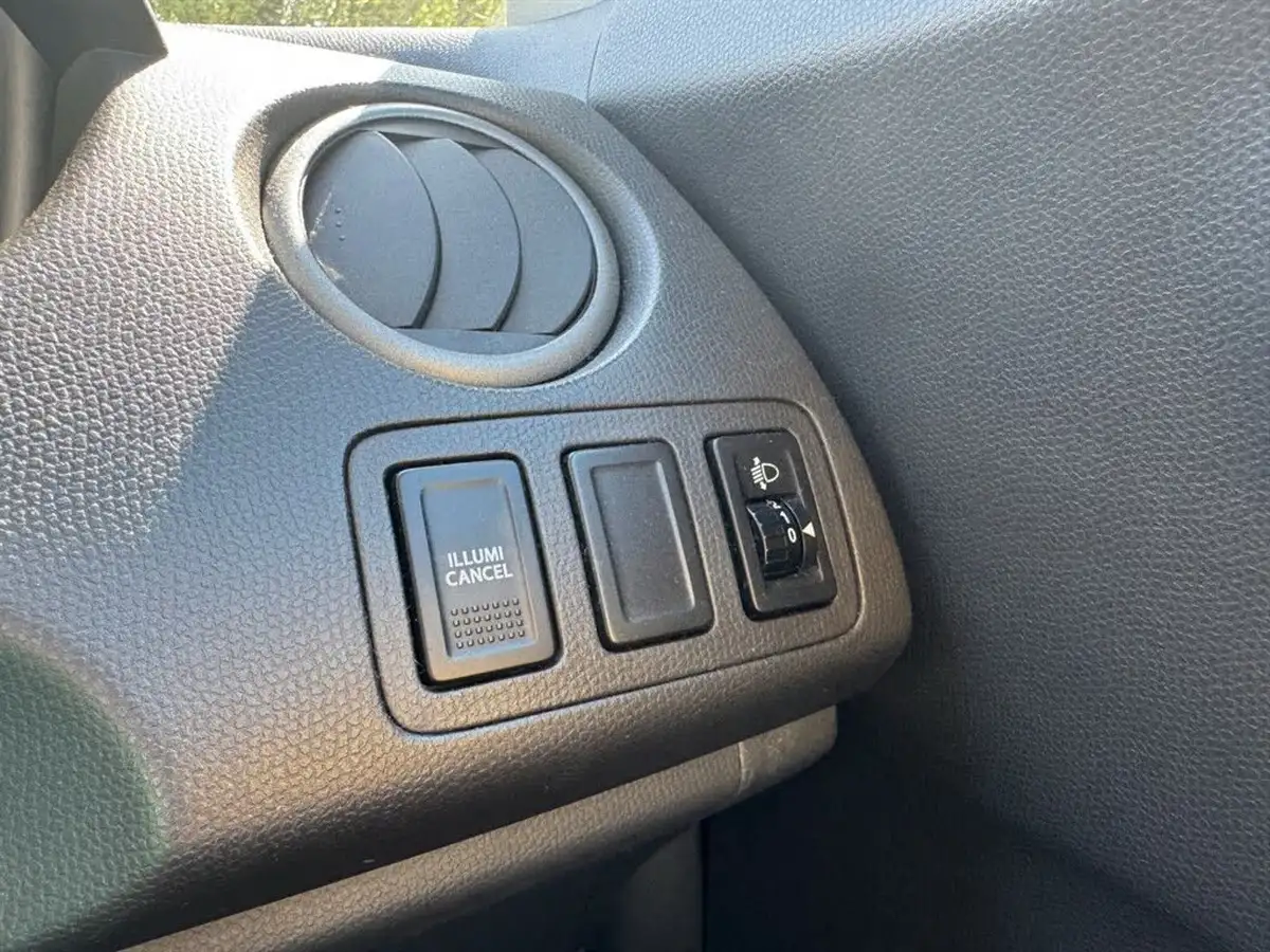 2007-suzuki-swift-13-gl-3d-big-28