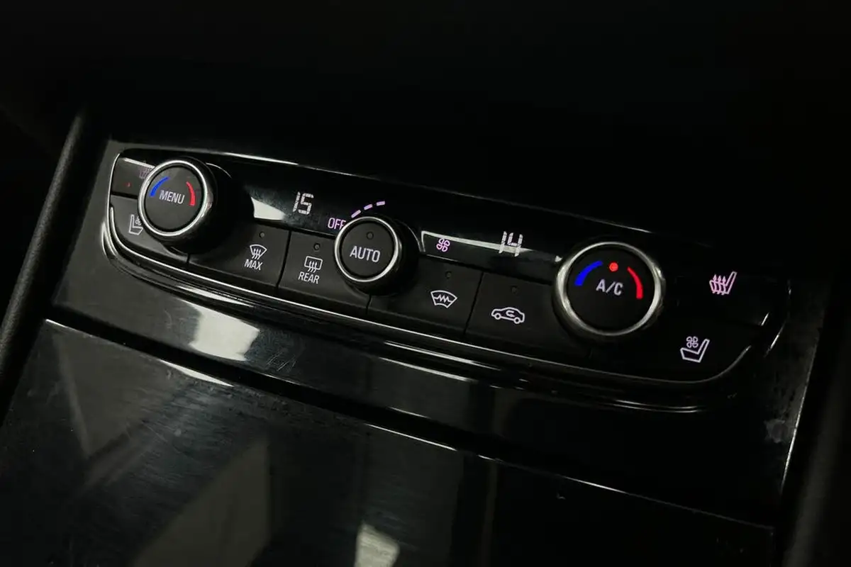 2019-vauxhall-grandland-x-12-elite-nav-big-17