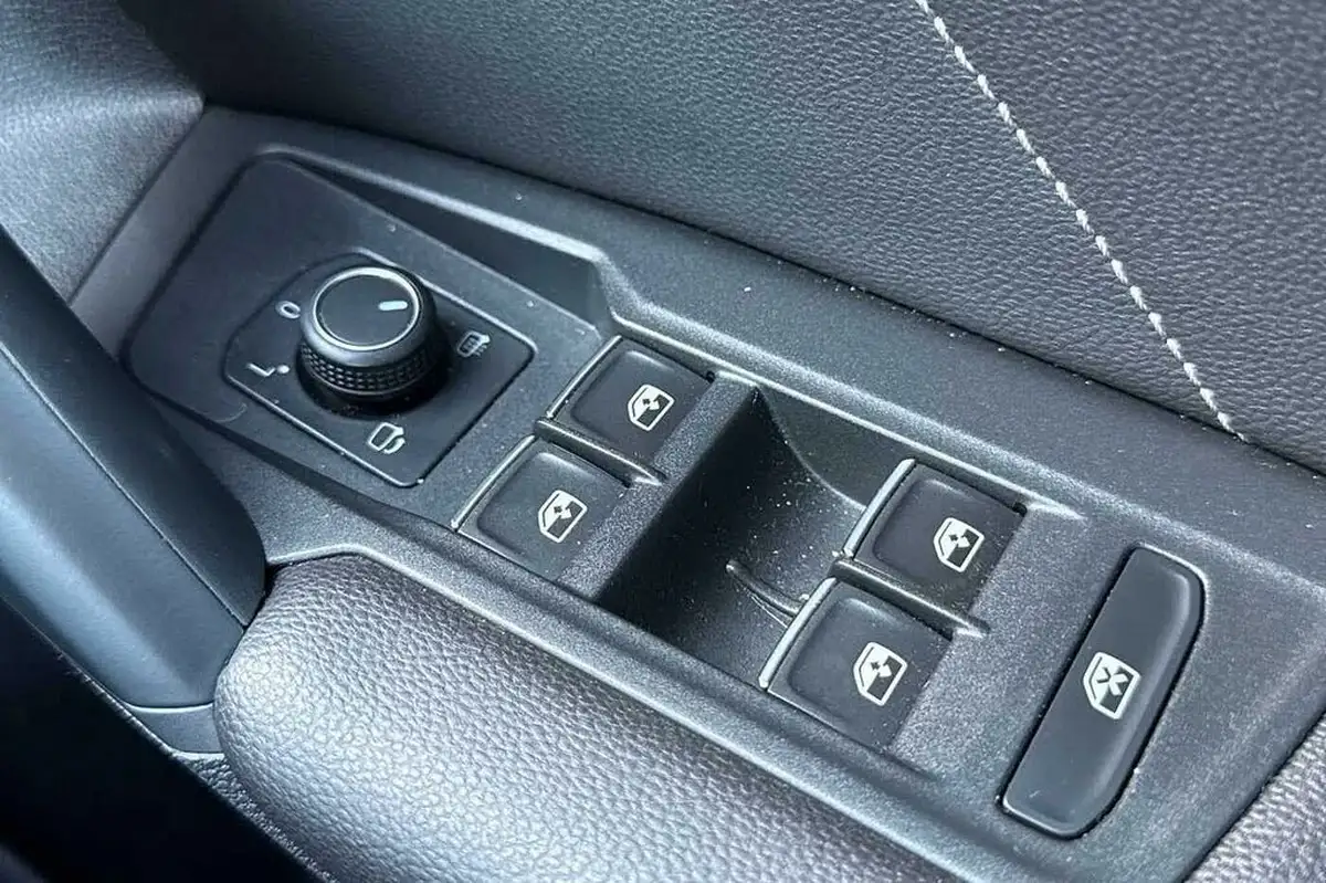 2022-volkswagen-tiguan-15-tsi-r-line-edition-big-21
