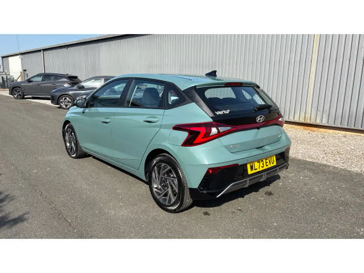 2024-hyundai-i20-10-t-gdi-advance-big-32