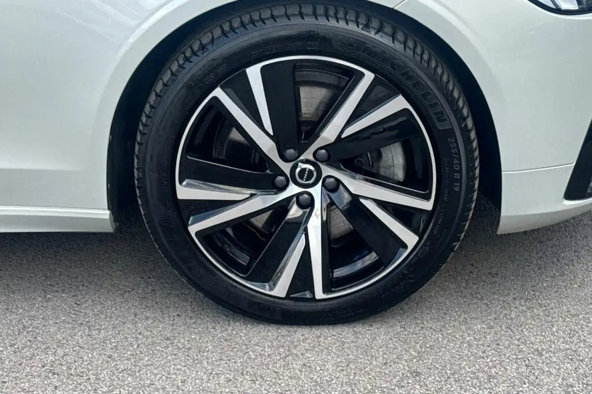 2020-volvo-v90-20-t6-r-design-big-4