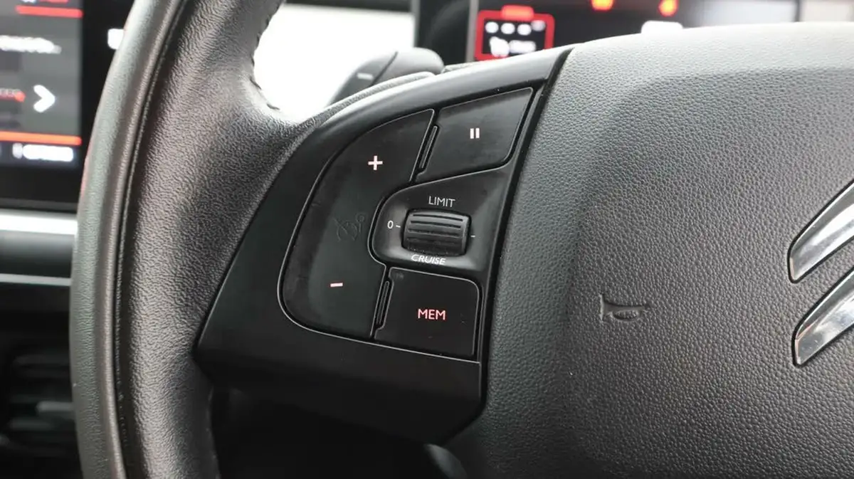 2017-citroen-c4-cactus-16bluehdi-flair-ss-etg6-big-24