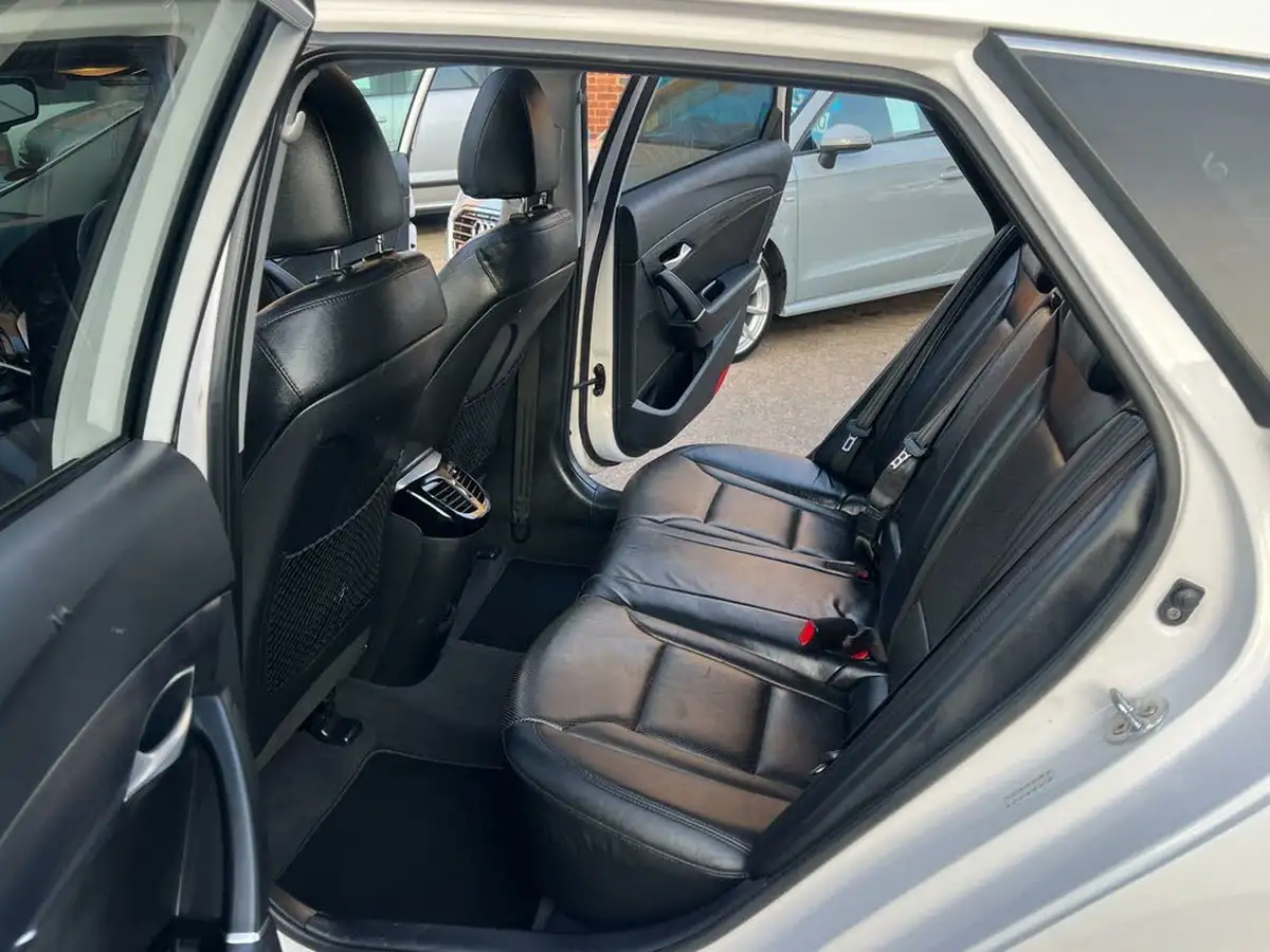 2015-hyundai-i40-17td-premium-estate-5d-auto-big-40