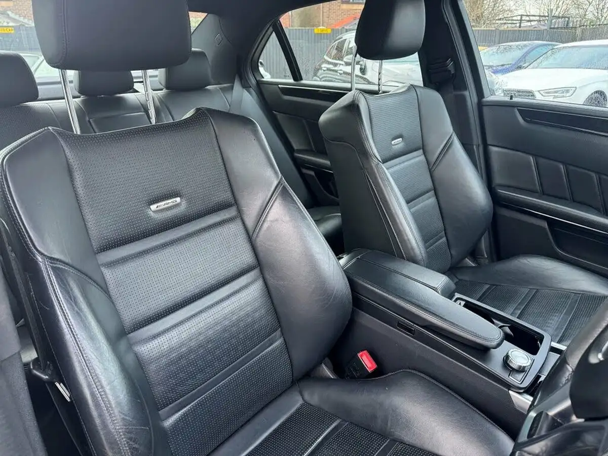 2014-mercedes-benz-e-class-55-e63-amg-saloon-4d-big-10