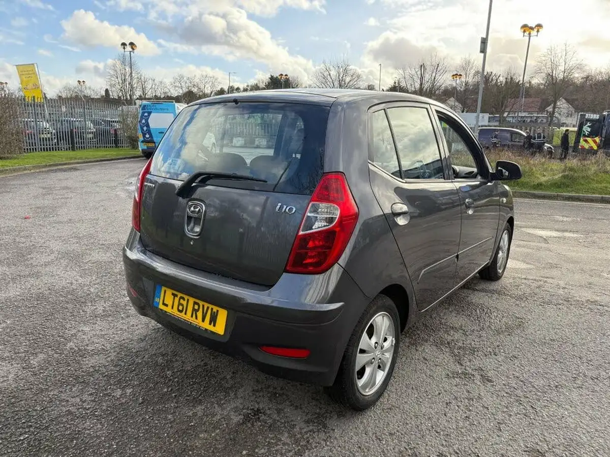 2011-hyundai-i10-12-active-big-16