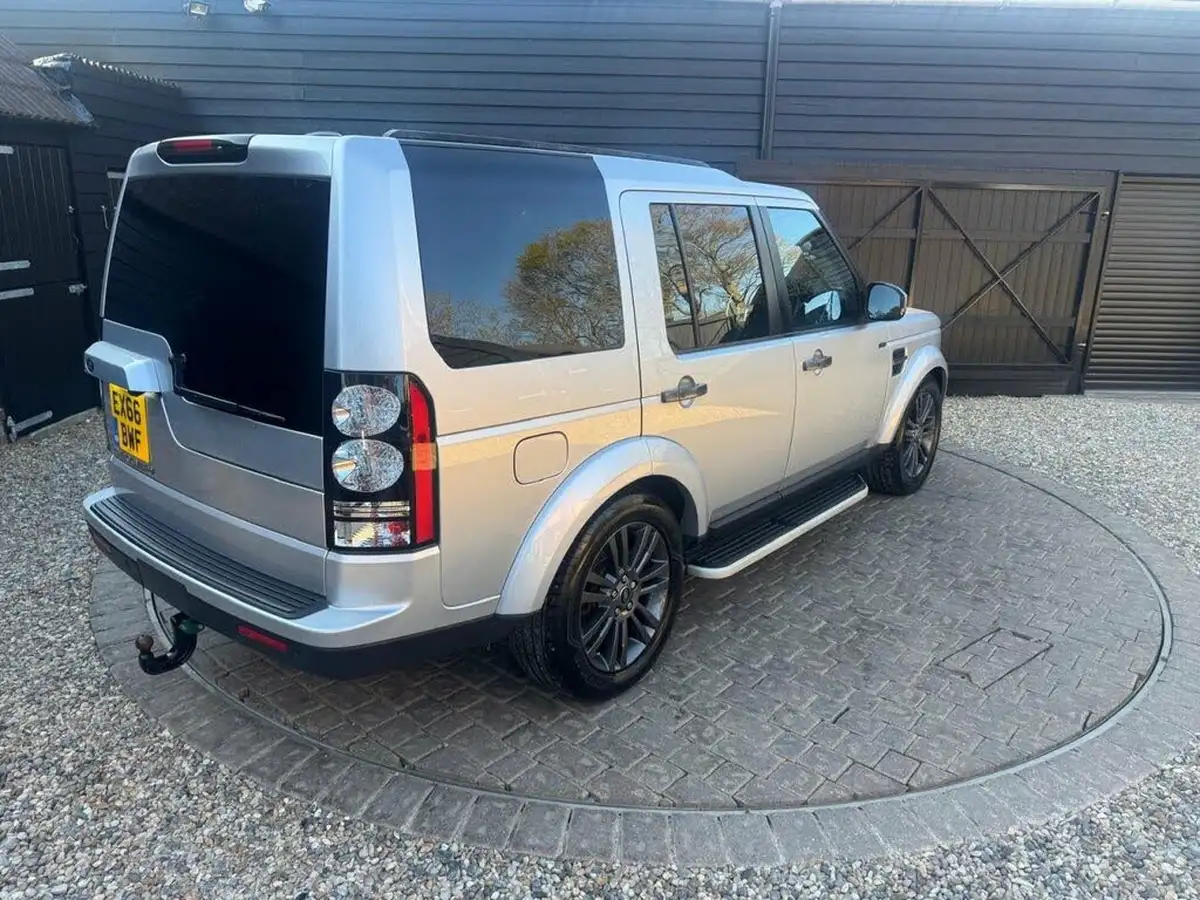 2016-land-rover-discovery-4-30-sd-v6-graphite-big-7