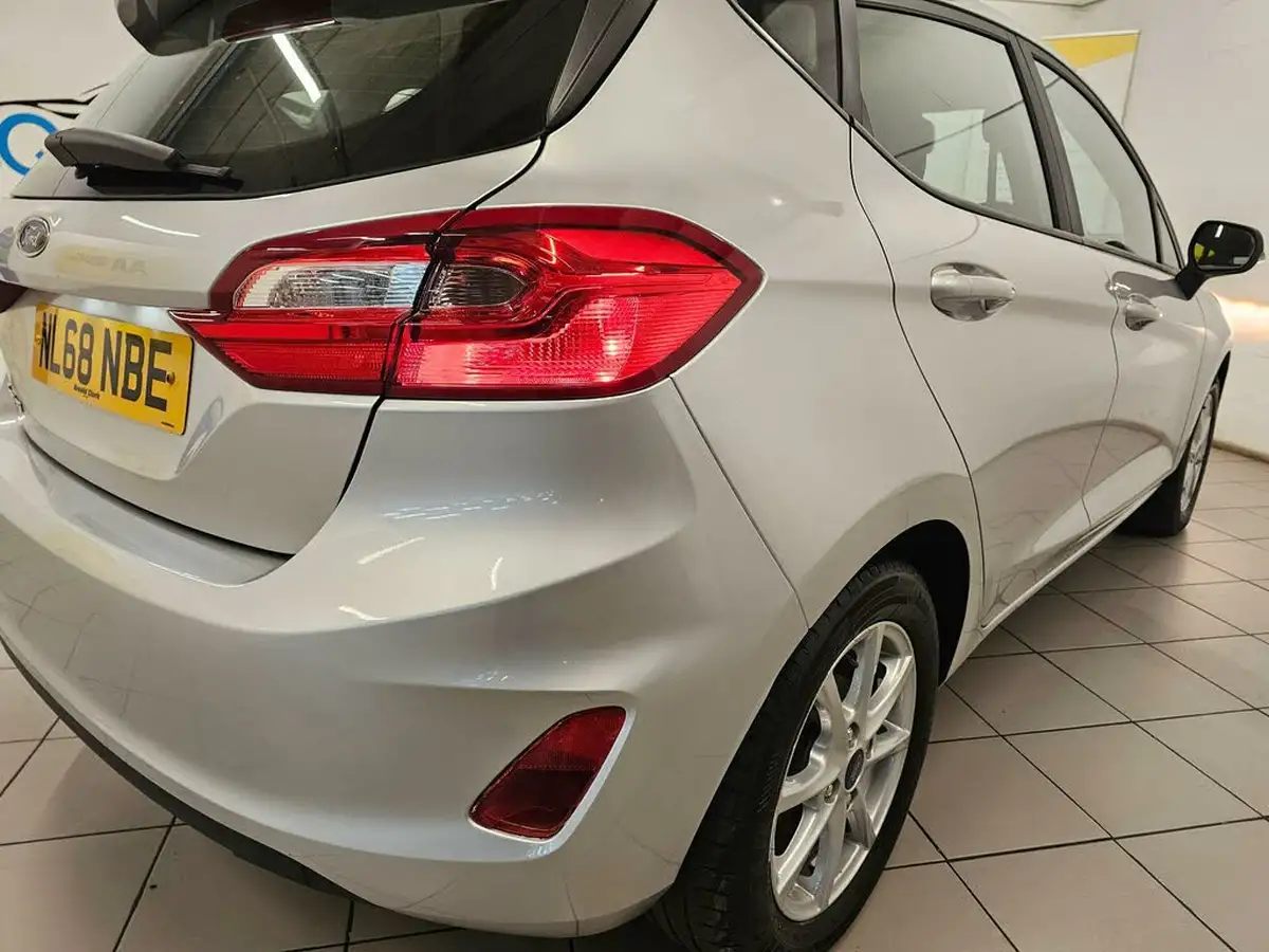 2018-ford-fiesta-11-ti-vct-zetec-5d-big-33