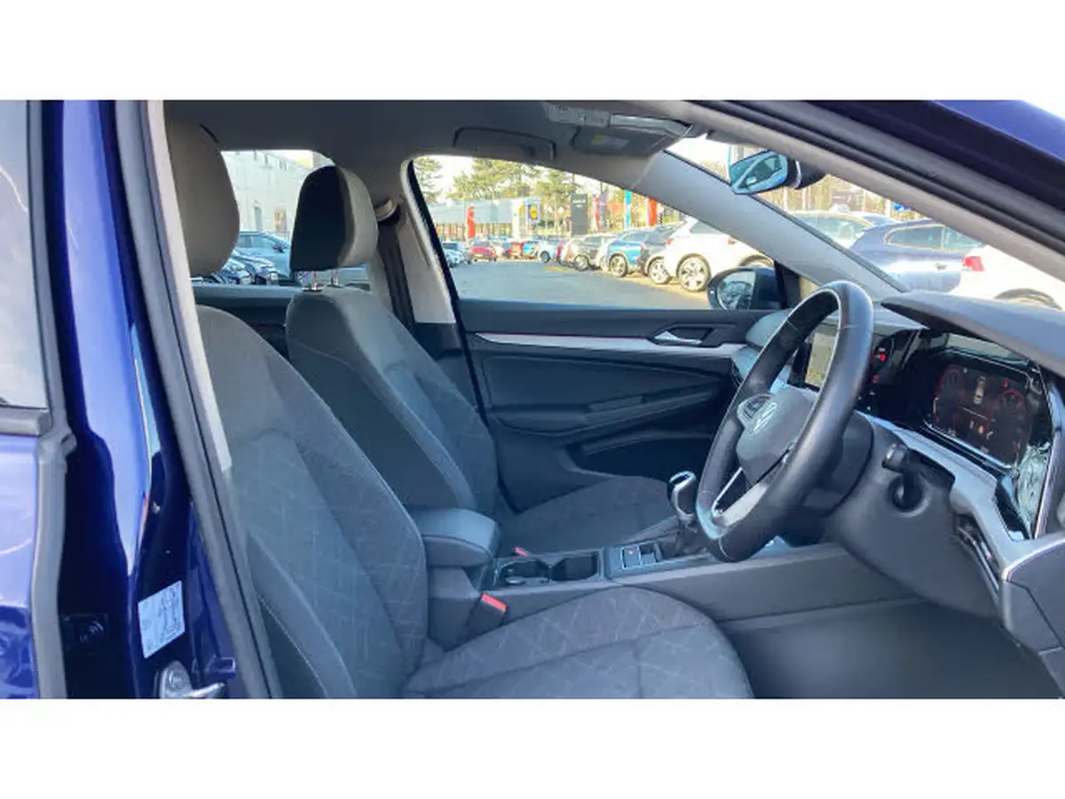 2023-volkswagen-golf-15-tsi-life-130ps-hatchback-big-14