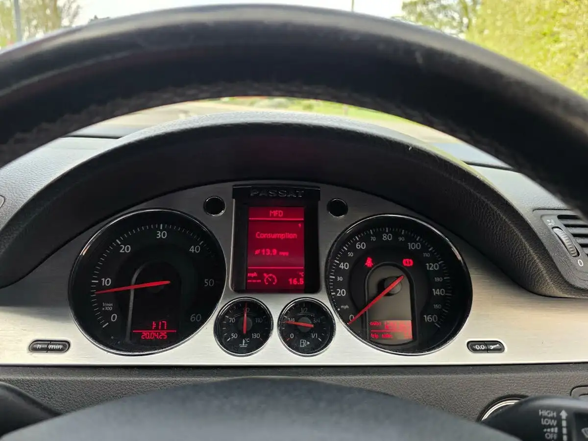 2008-volkswagen-passat-20td-sel-cr-estate-5d-big-22