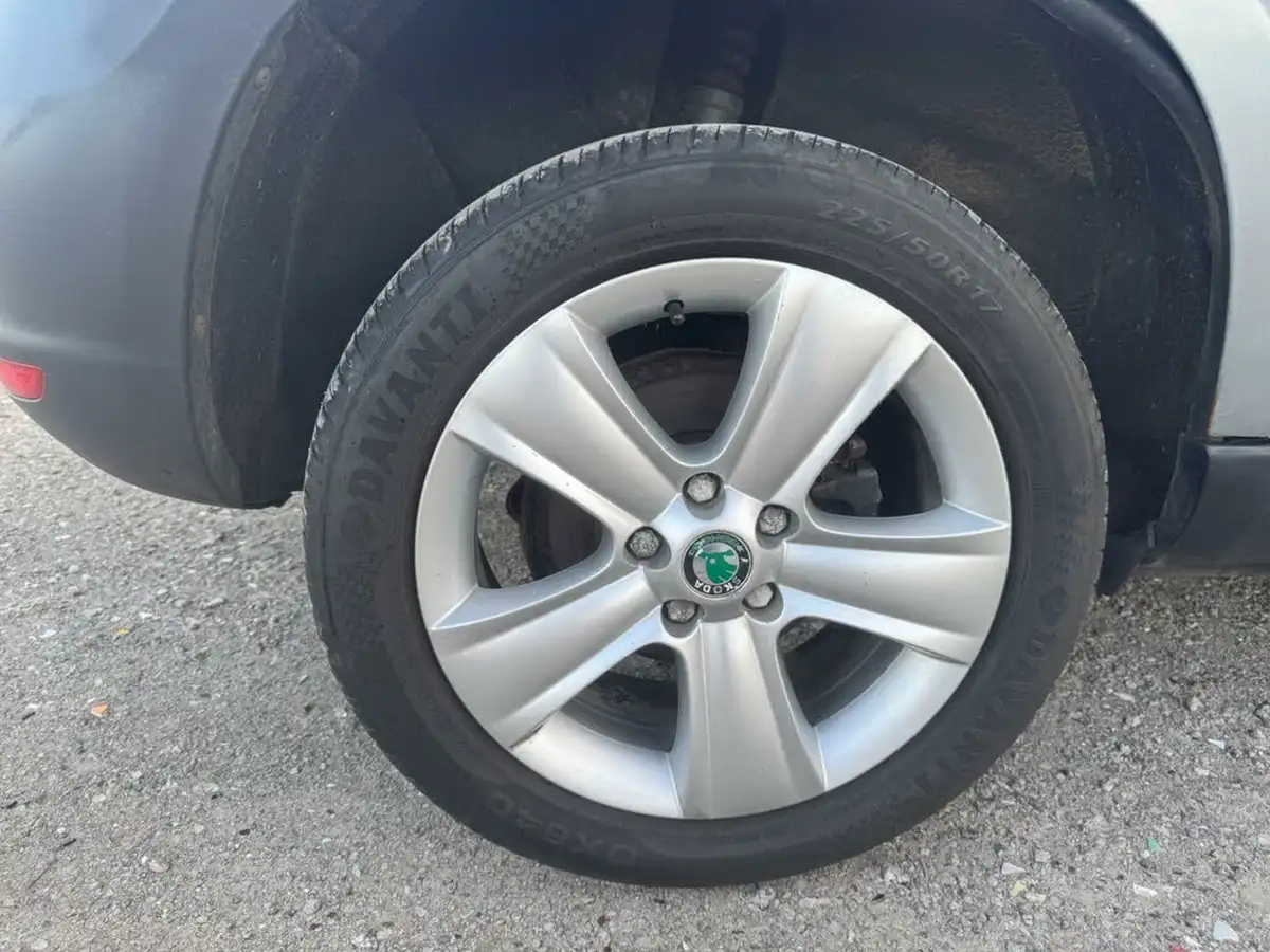 2011-skoda-yeti-20td-se-plus-140bhp-4x4-big-30