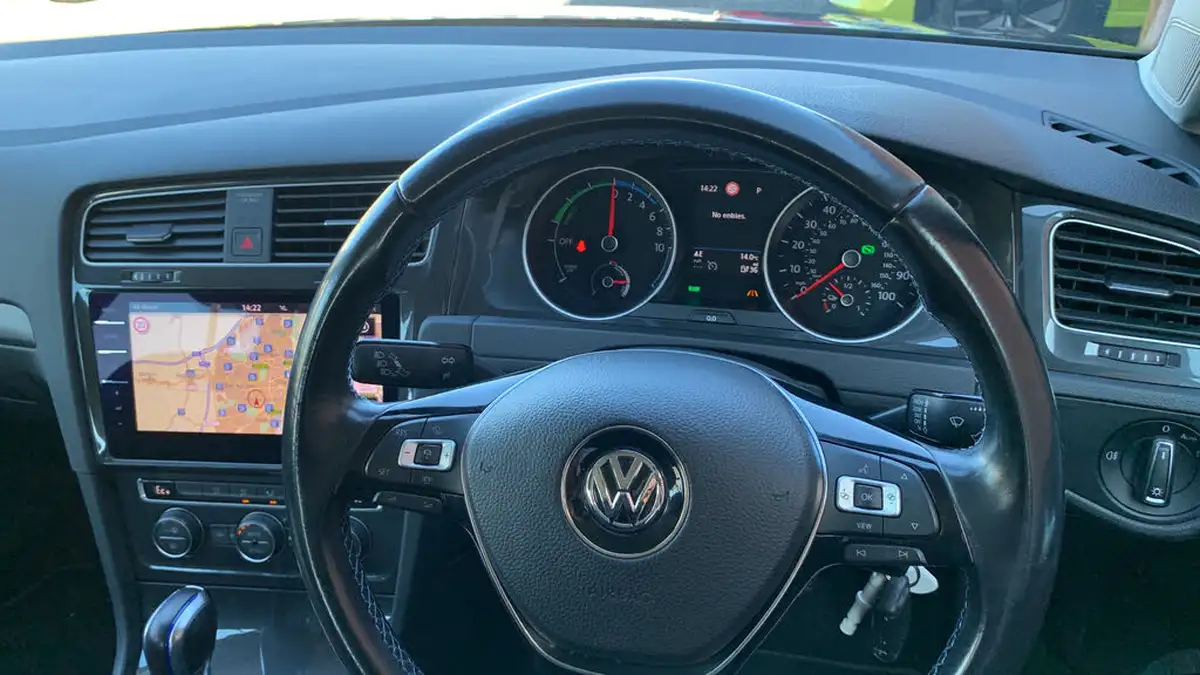 2019-volkswagen-golf-e-e-golf-big-27