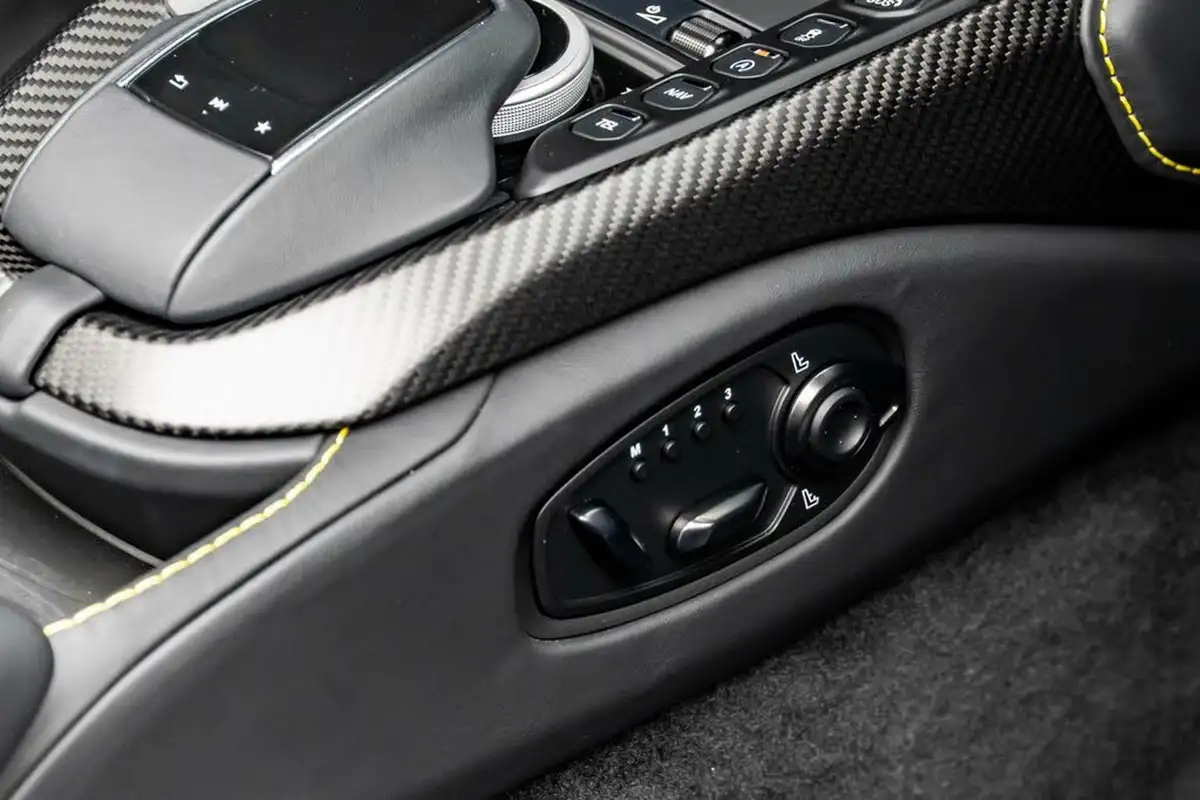2023-aston-martin-vantage-40-v8-vantage-roadster-auto-big-35