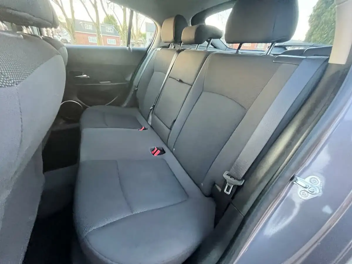 2012-chevrolet-cruze-18-ltz-auto-big-22