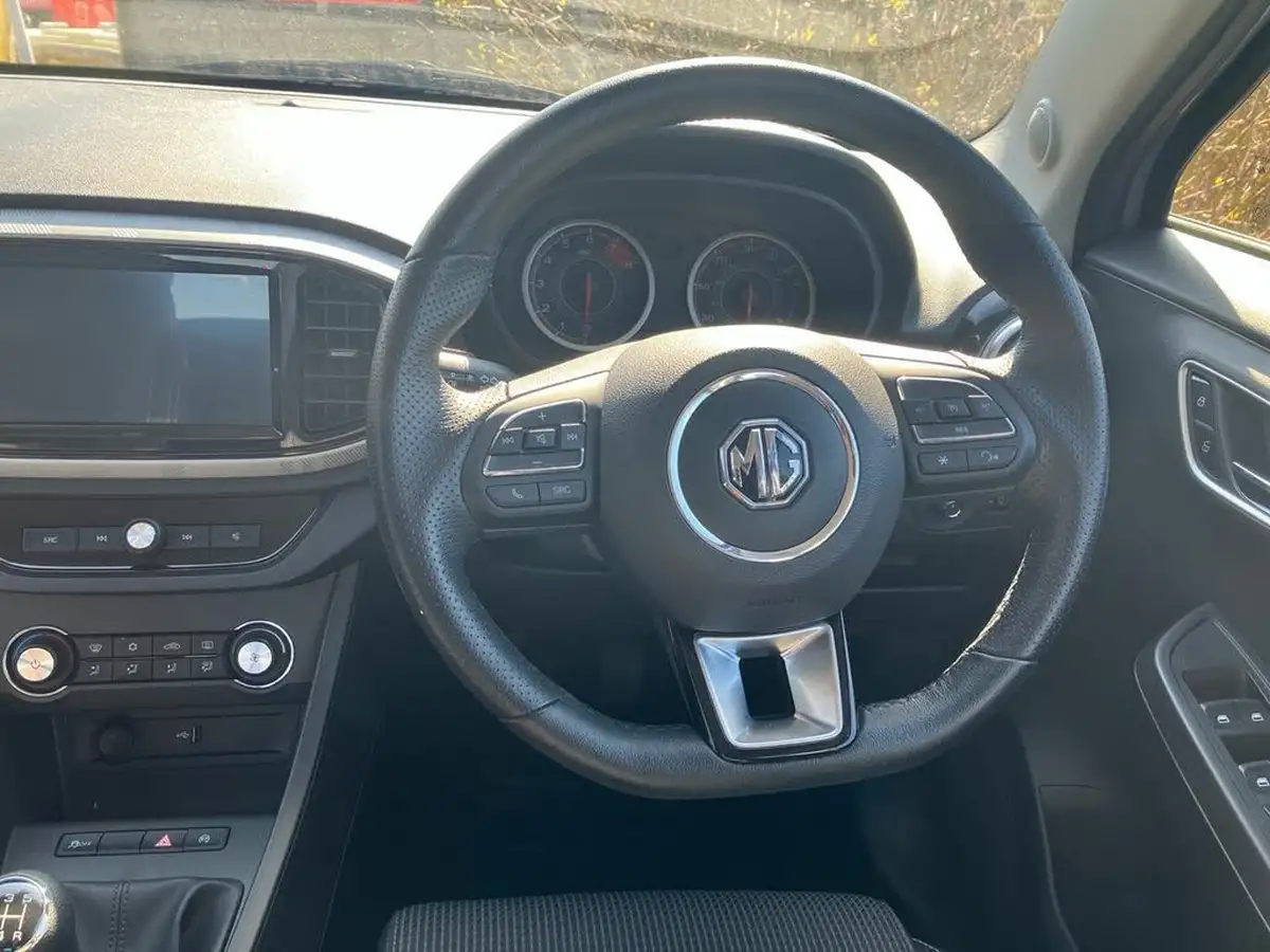 2022-mg-mg3-15-vti-tech-exclusive-nav-big-14