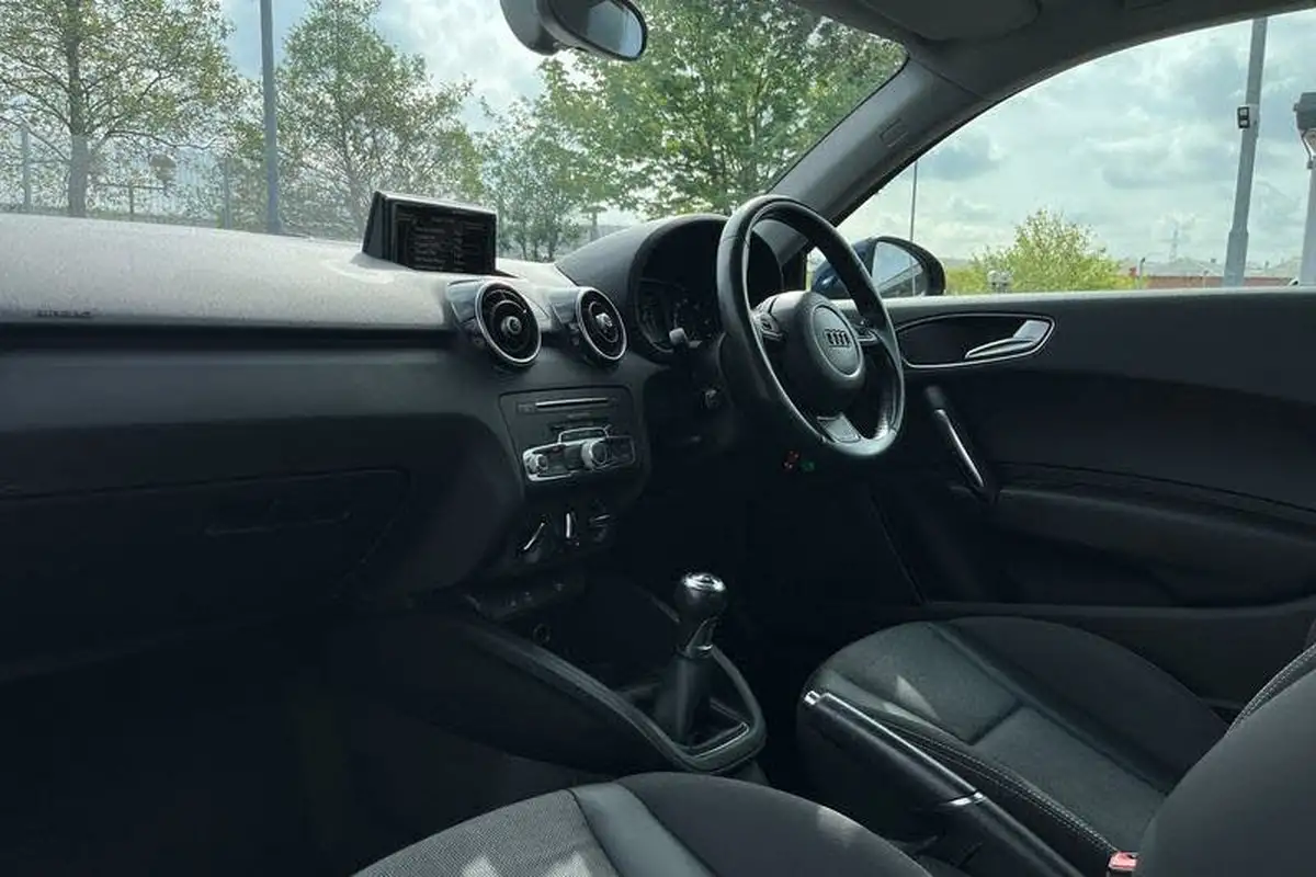 2018-audi-a1-14-tfsi-sport-nav-hatchback-3d-big-17