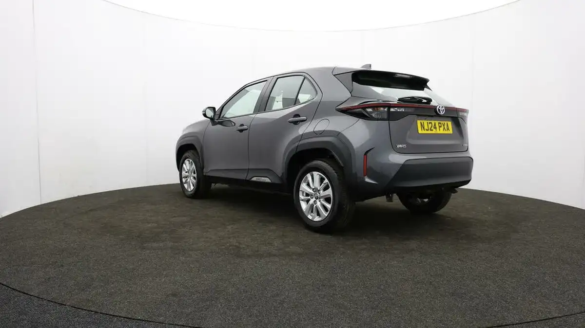 2024-toyota-yaris-cross-15-vvt-i-icon-big-69