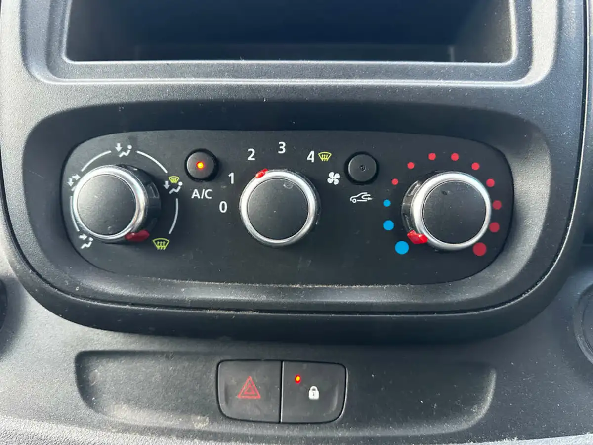 2021-renault-trafic-20dci-sl28-energy-120-business-big-16