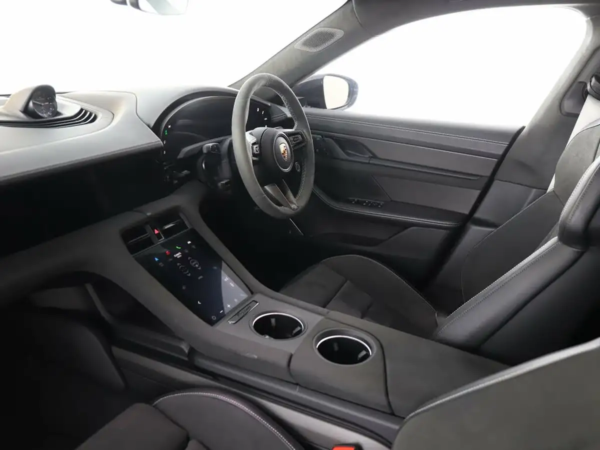 2023-porsche-taycan-e-gts-sport-turismo-big-7