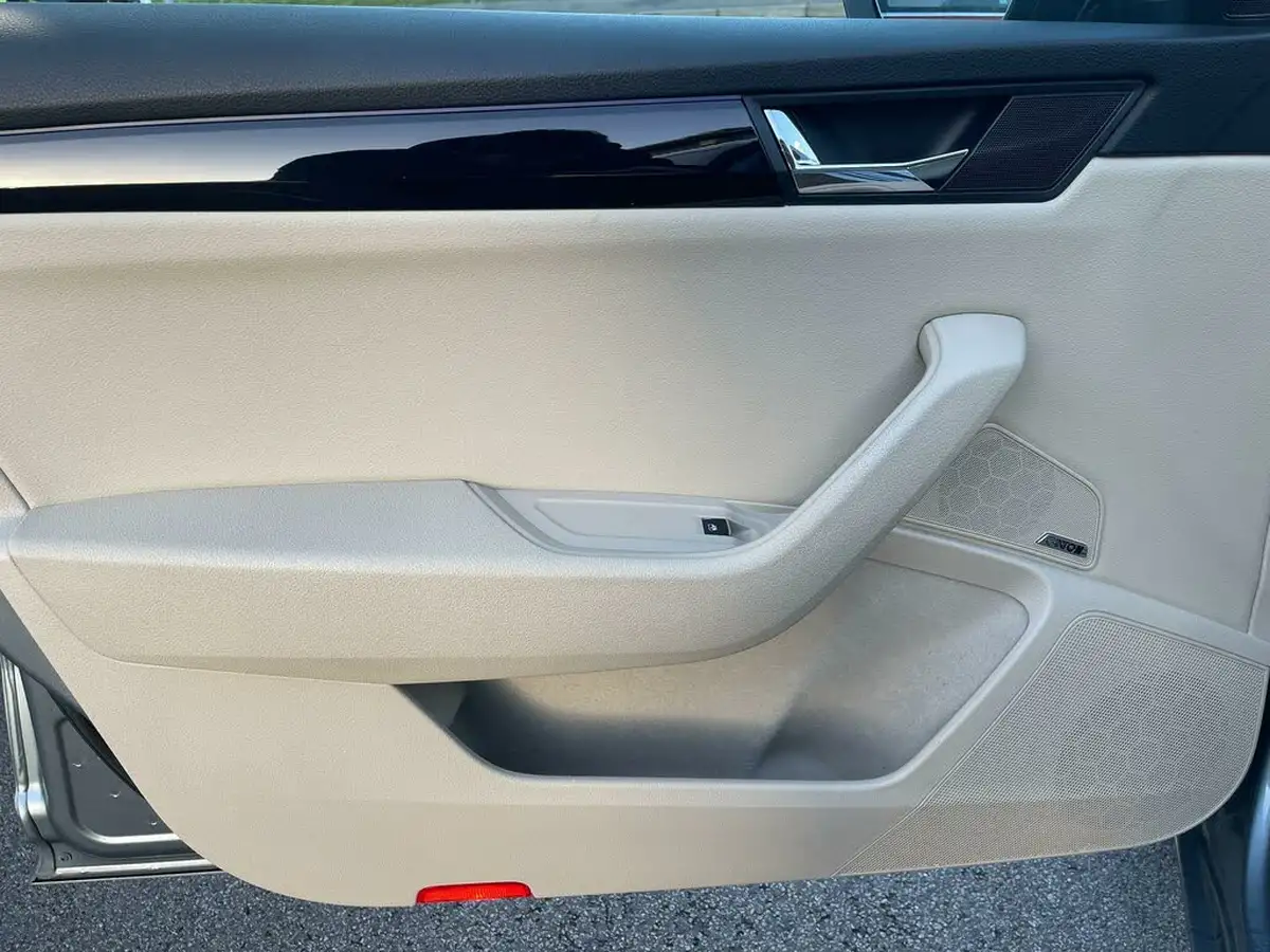 2018-skoda-superb-20tdi-scr-laurin-klement-190ps-estate-dsg-big-27