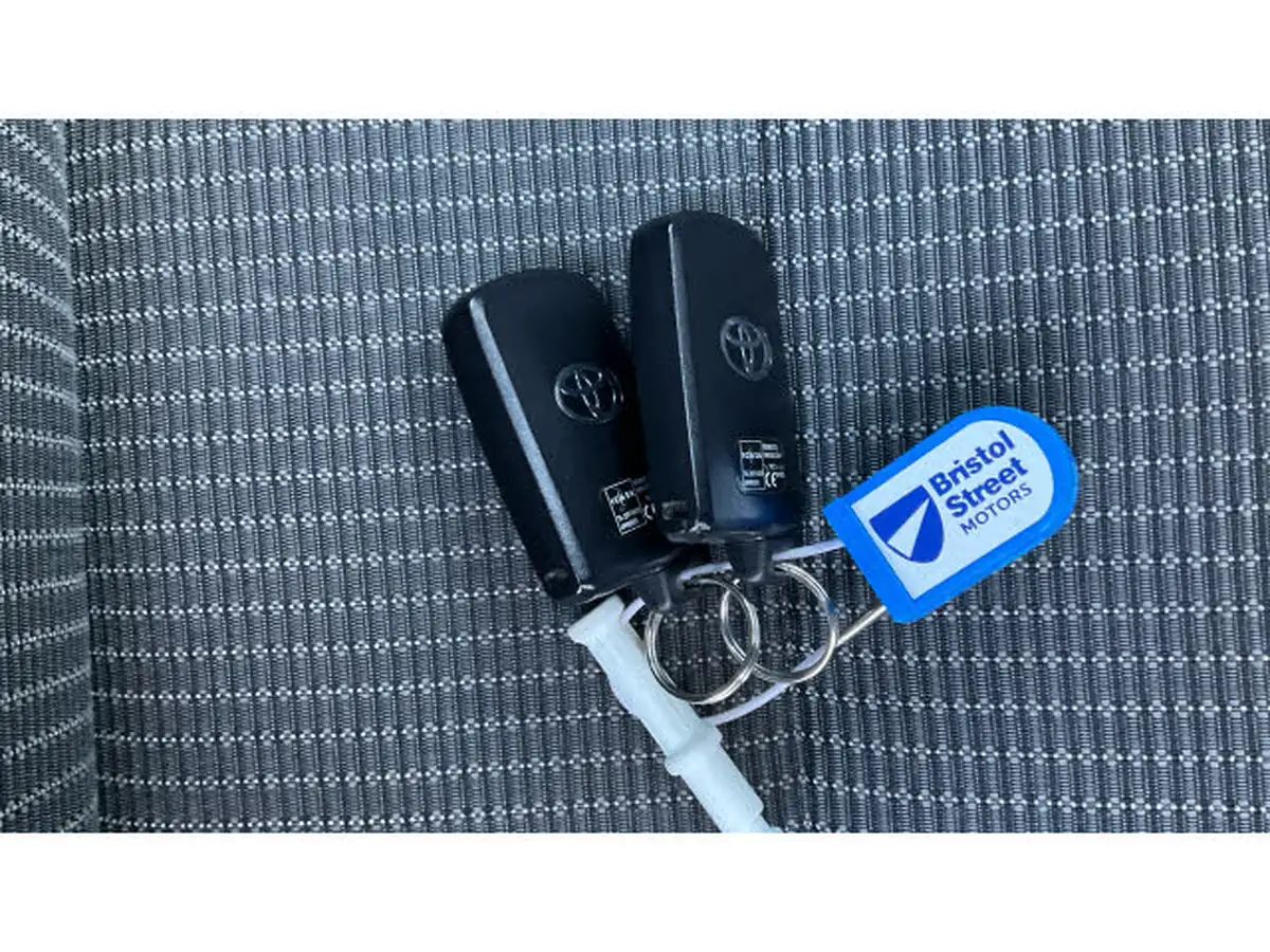 2016-toyota-auris-18-vvt-i-hsd-excel-leather-hatchback-big-19