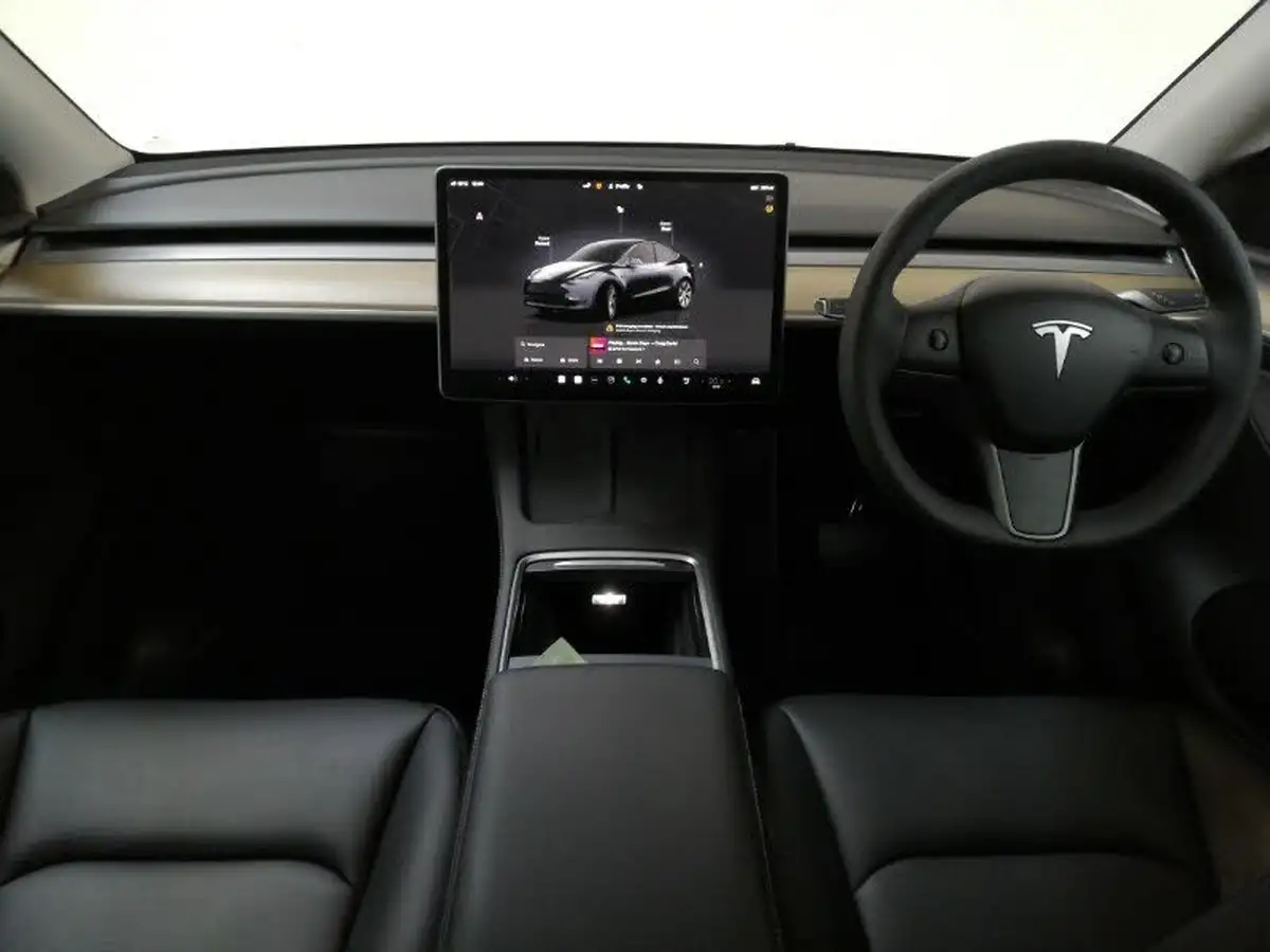 2023-tesla-model-y-e-long-range-big-2