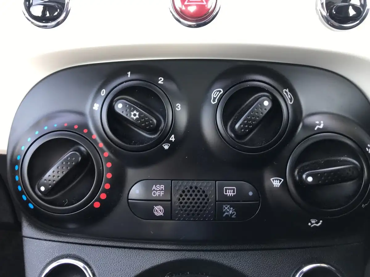 2022-fiat-500-10-dolcevita-big-19