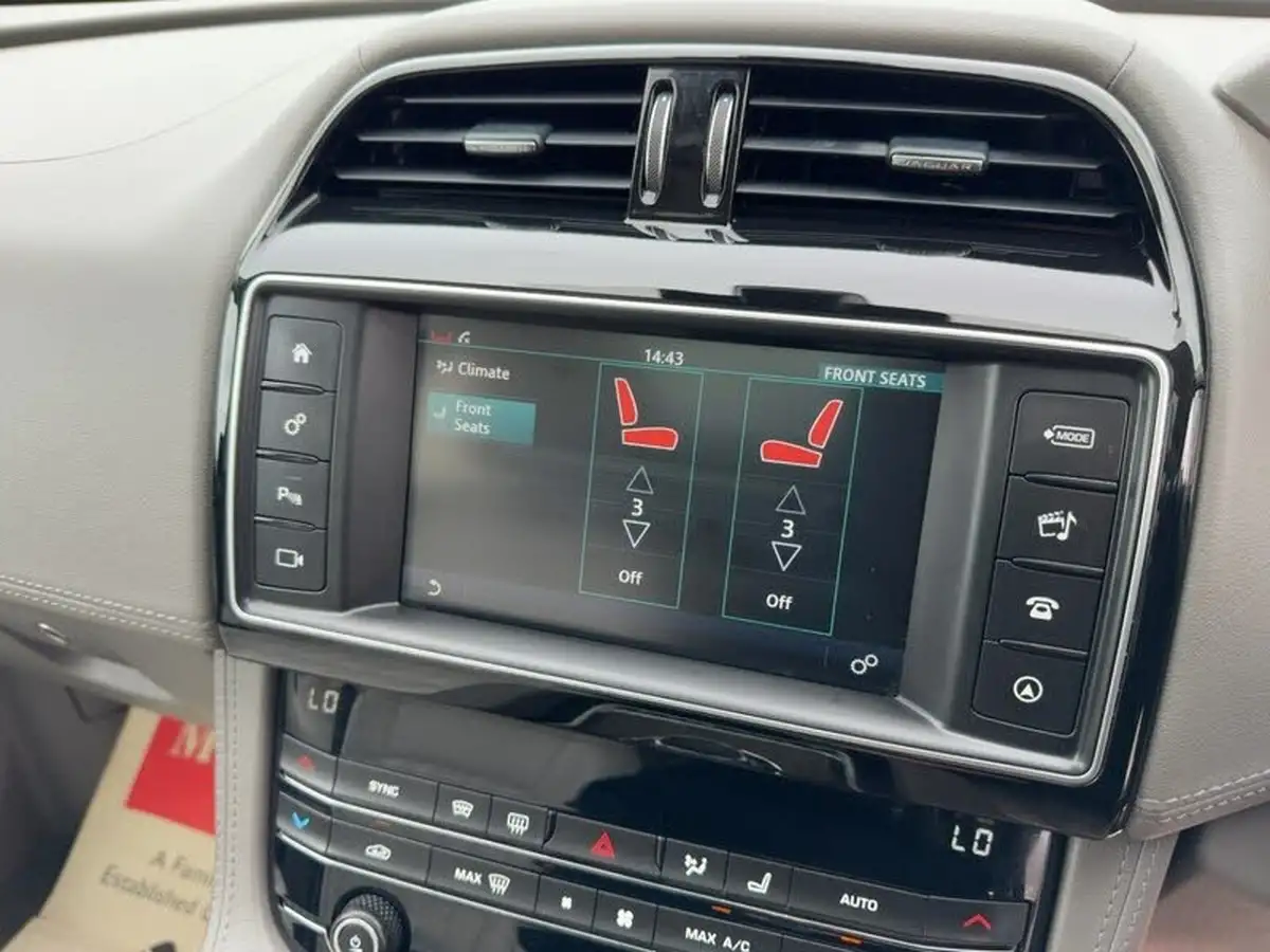 2018-jaguar-f-pace-20i-portfolio-300ps-awd-1999cc-big-8