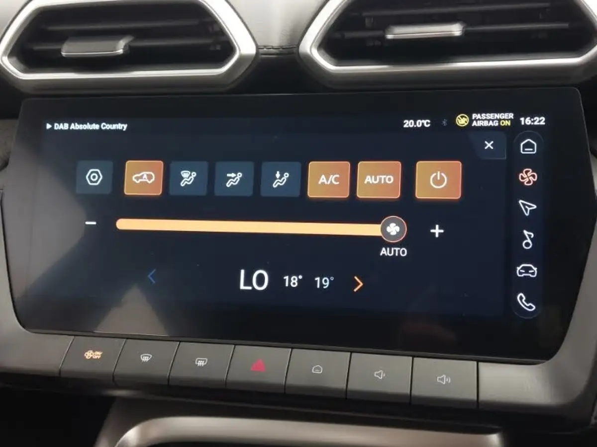 2025-mg-zs-suv-15-se-196ps-hybrid-1498cc-auto-big-15