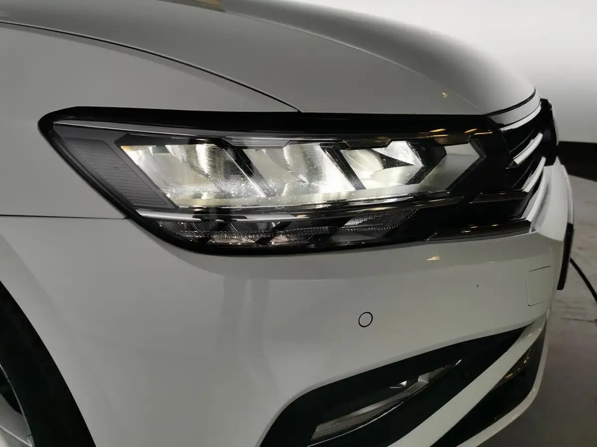 2020-volkswagen-passat-15-tsi-se-nav-saloon-4d-big-5